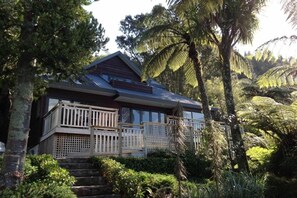 Exterior - Pohutukawa Lake House. Relax in comfort in our well equipped lake house. (Lake Tarawera)