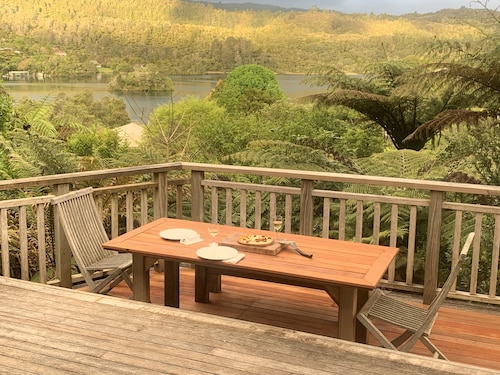 Pohutukawa Lake House. Relax in comfort in our well equipped lake house.