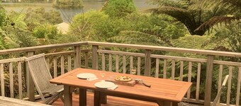 設備の整った湖の家でリラックスしてください。