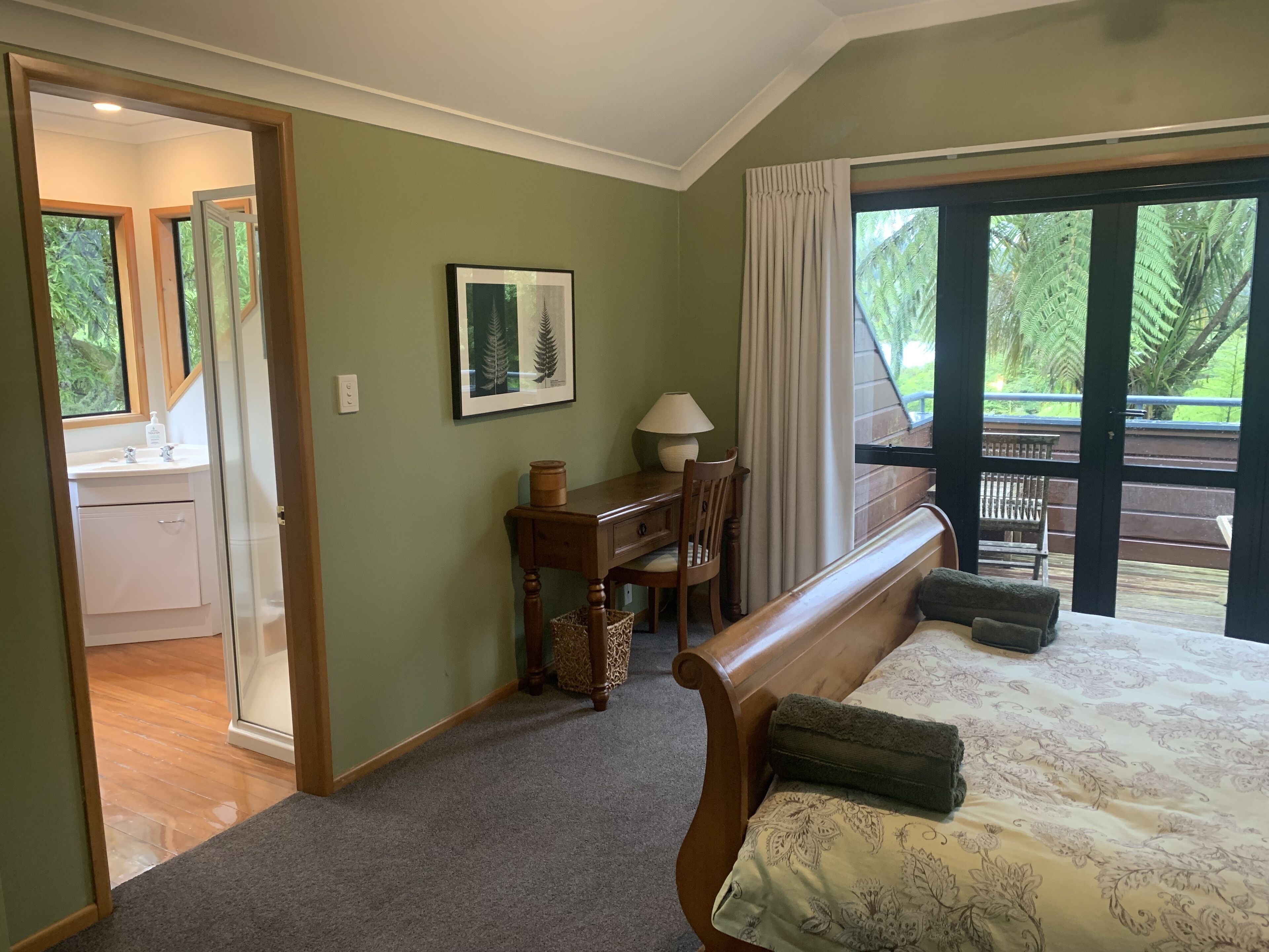 3 bedrooms, iron/ironing board, travel cot, free WiFi