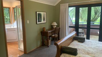 3 bedrooms, iron/ironing board, travel cot, free WiFi