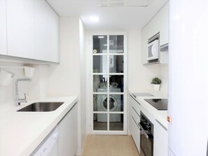 Refrigerador, microondas, horno, lavavajillas