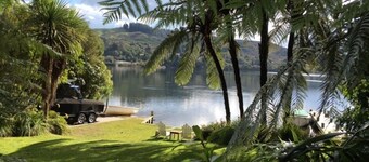The Love Shack, Lake Rotoiti. Ultimate Lake Edge Escape