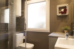Dusche, Haartrockner, Handtücher