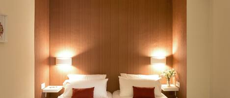 Iron/ironing board, Internet, bed sheets