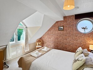 4 Schlafzimmer, BĂŒgeleisen/BĂŒgelbrett, WLAN, BettwĂ€sche