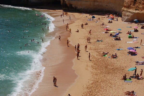 Sun-loungers - Luxury Villa, Presa de Moura ,Carvoeiro, pool, sea views and beaches close (Carvoeiro)