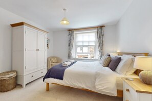 3 habitaciones, tabla de planchar con plancha y internet gratis 