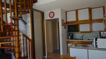 Frigorífic, microones, forn i placa de cuina