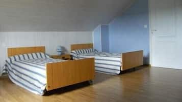 2 bedrooms, iron/ironing board