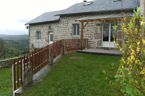 maison en pierre Saint Léger de Peyre
