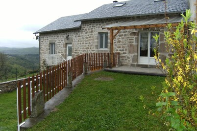 stone house Saint Léger de Peyre