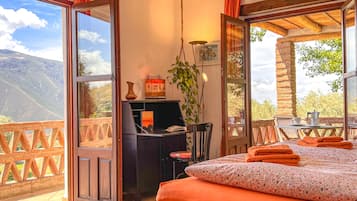 2 Schlafzimmer, Schreibtisch, Bügeleisen/Bügelbrett, kostenloses WLAN