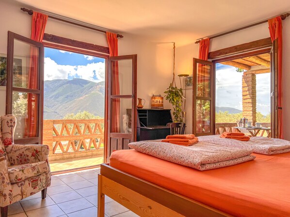 2 bedrooms, desk, iron/ironing board, free WiFi