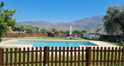 Sustainable Country House High Level Peace Relax, wide Views Salt-Pool Cild-Safe
