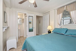 5 bedrooms, iron/ironing board, internet, bed sheets