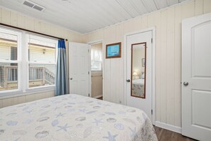 5 bedrooms, iron/ironing board, internet, bed sheets