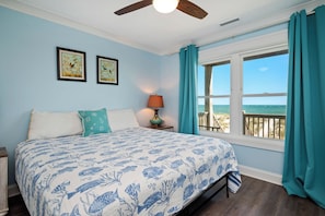 6 bedrooms, iron/ironing board, Internet, bed sheets - Salt & Light: Spacious, Custom-built, Oceanfront Home Close to Splash Pad, Park (Oak Island)