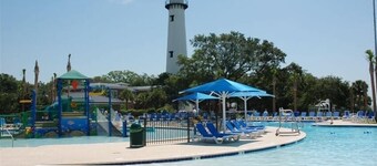 Daisy's Cozy Coastal Cottage located walking distance to the Village Area.