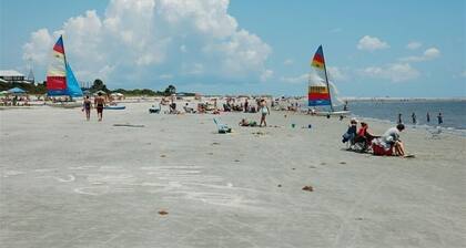 Daisy's Cozy Coastal Cottage Located right near the Village -Saint Simons Island