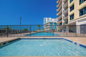 A heated pool - Island Winds West in Gulf Shores! ~ 2 Bedroom GULF FRONT (Gulf Shores)
