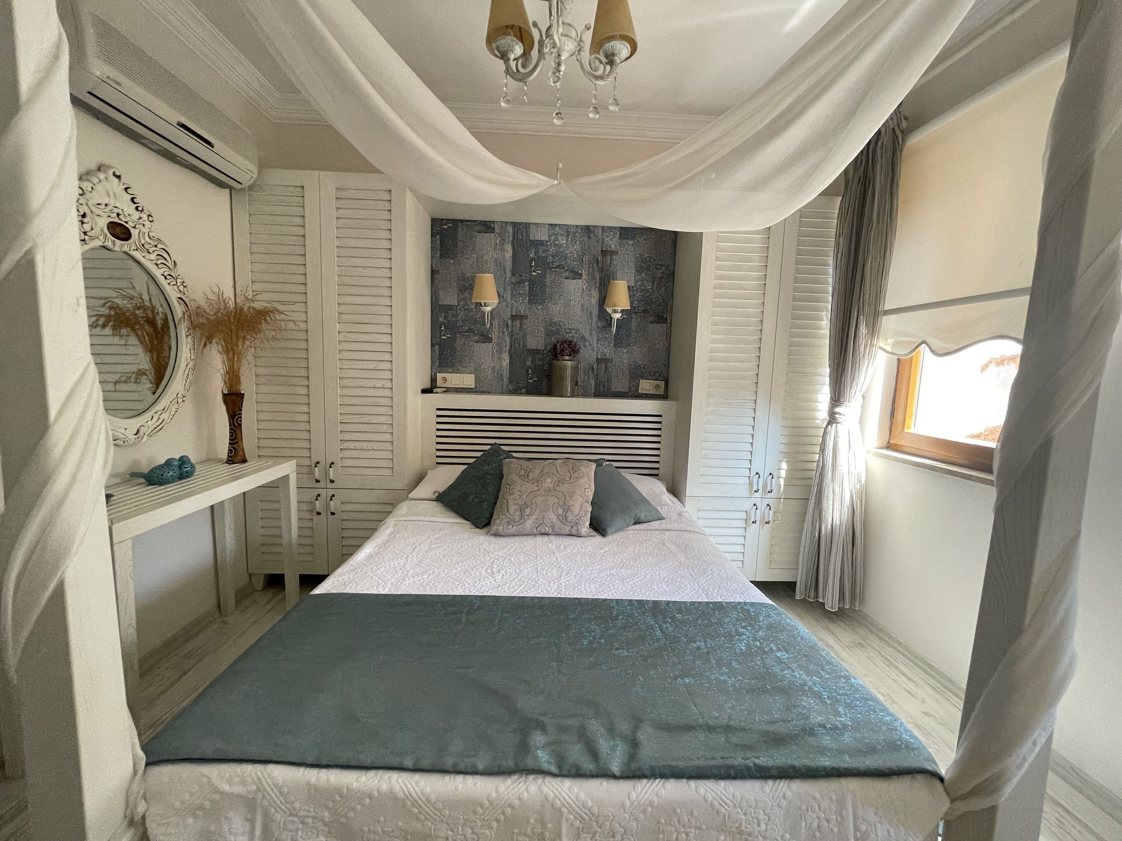 deluxe double room | 1 bedroom, minibar, desk, free wifi