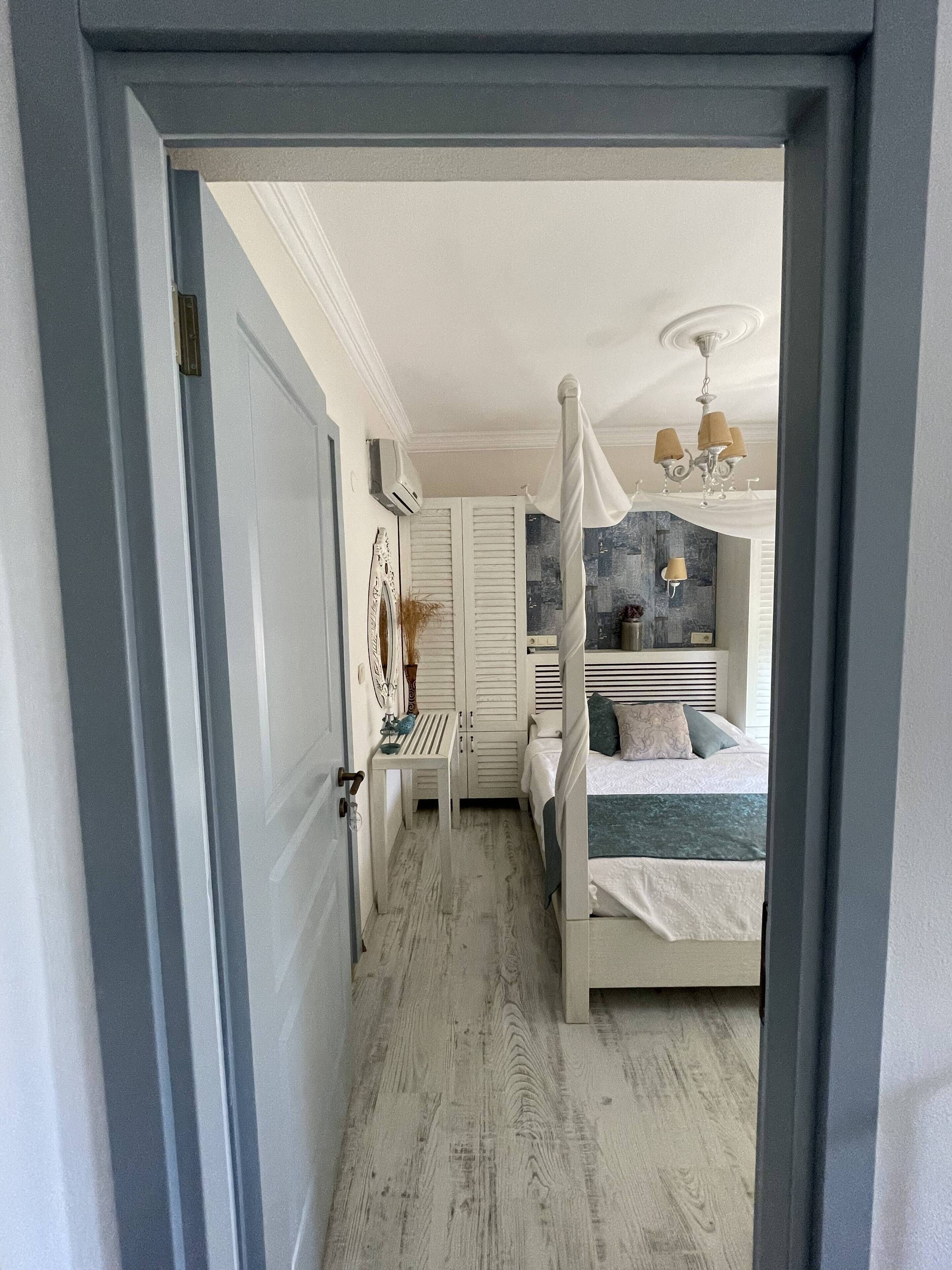 deluxe double room | 1 bedroom, minibar, desk, free wifi