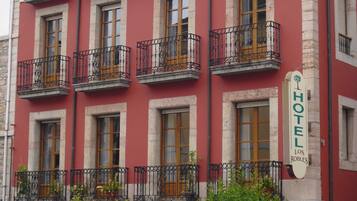 Façana frontal de l'allotjament