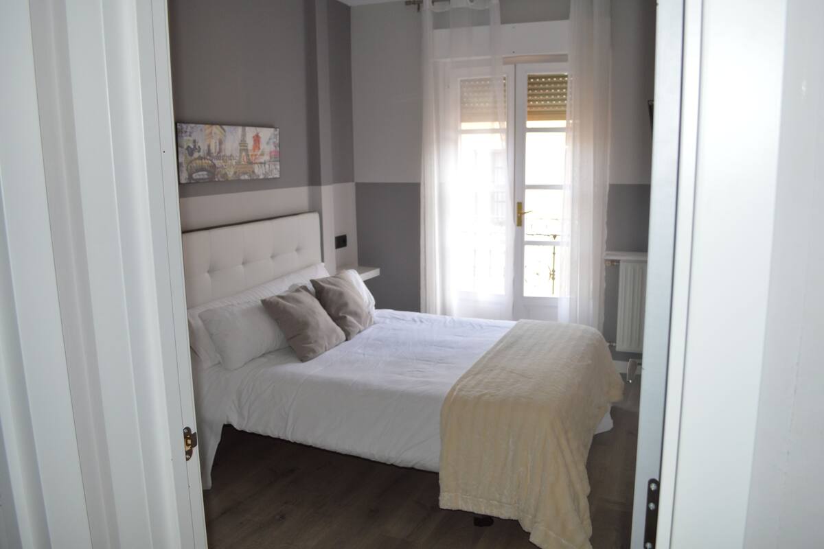 Double Room, 1 Double Bed, Non Smoking | Rollaway beds (surcharge), WiFi (free), bed sheets