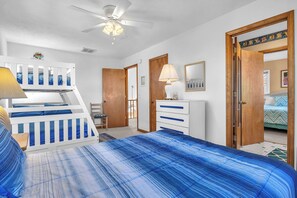4 bedrooms, iron/ironing board, Internet, bed sheets
