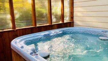 Indoor spa tub