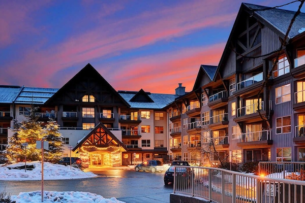 Aspens Lodge entrance