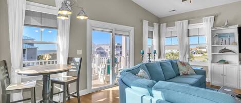 Televisión, reproductor de DVD y videoteca