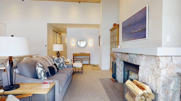 TV, fireplace, ping pong