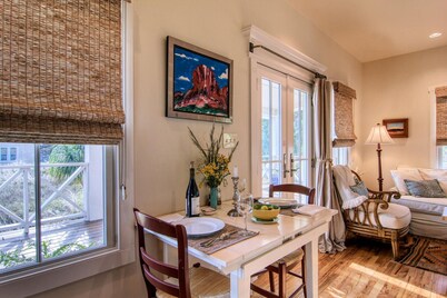 Sea Oats Cottage; Romance by the Sea, Luxury 1 bdrm, 1 bath, walk to the beach