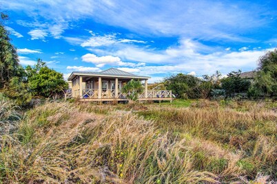 Sea Oats Cottage; Romance by the Sea, Luxury 1 bdrm, 1 bath, walk to the beach