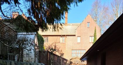 1 block to Washington Park & short walk to shops, eateries on NW 23rd, Downtown