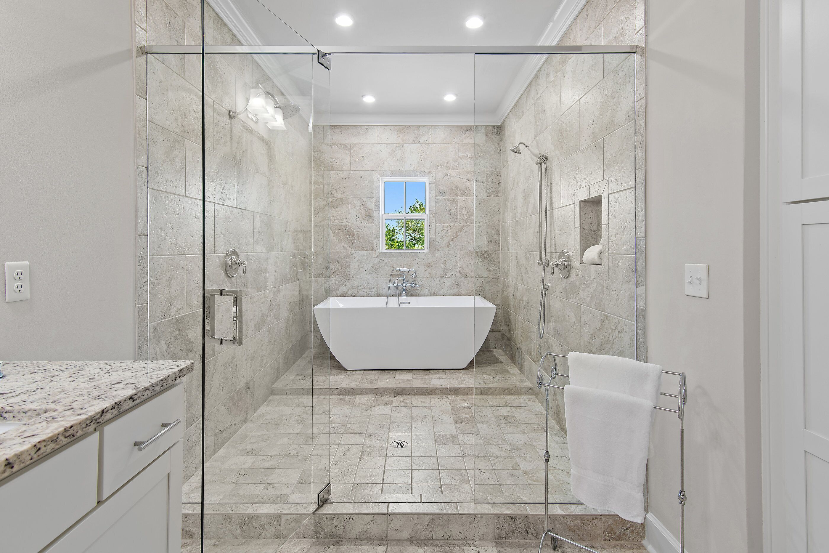 Combined shower/tub, towels, shampoo, toilet paper