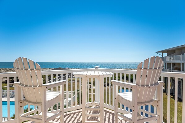 Property grounds - Riverwatch: Oceanfront Condo with Covered Porch, Community Pool (Oak Island)
