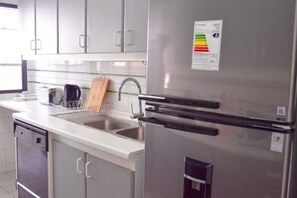 Standard Apartment, Multiple Beds, Non Smoking | Private kitchen | Fridge, microwave, oven, stovetop - Alojarent Callao (Santiago)