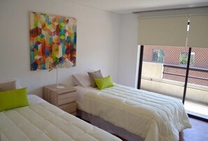 4 bedrooms, blackout curtains, free WiFi, bed sheets - Alojarent Callao (Santiago)