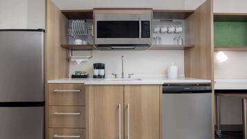 Full-sized fridge, microwave, dishwasher, coffee/tea maker