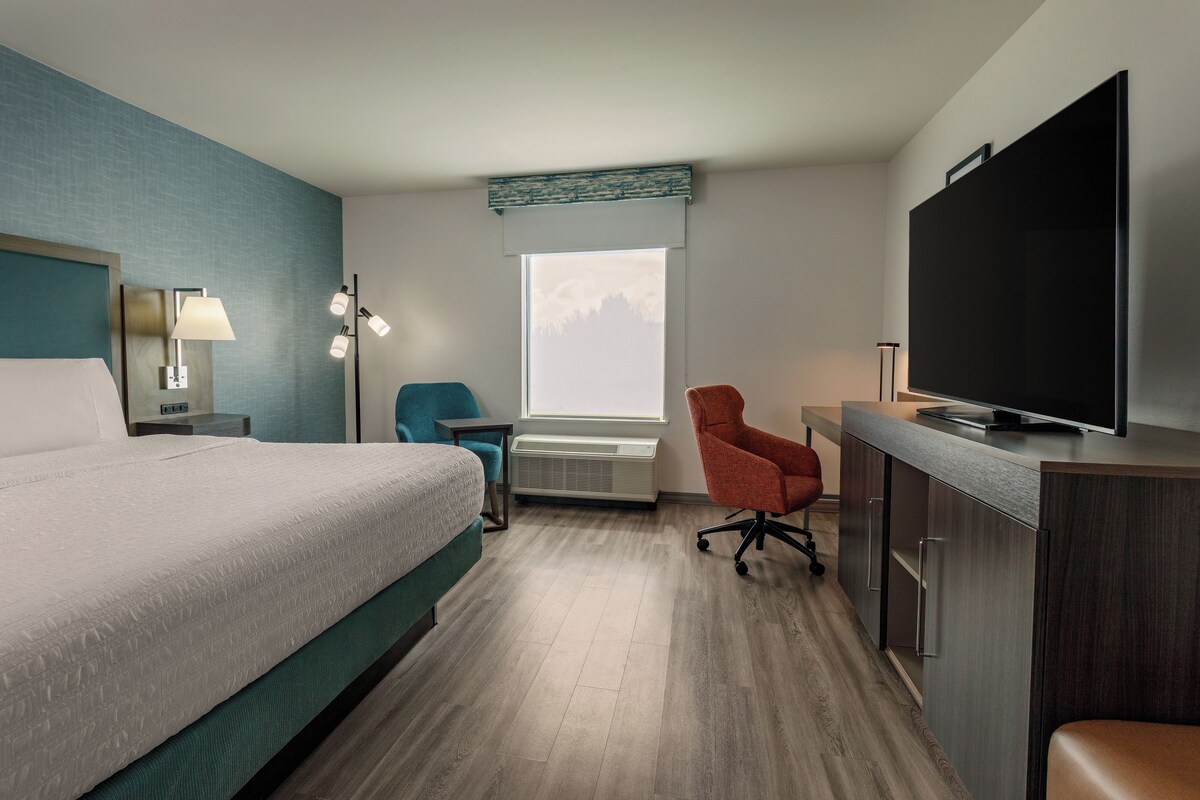 Desk, iron/ironing board, free cots/infant beds, free WiFi