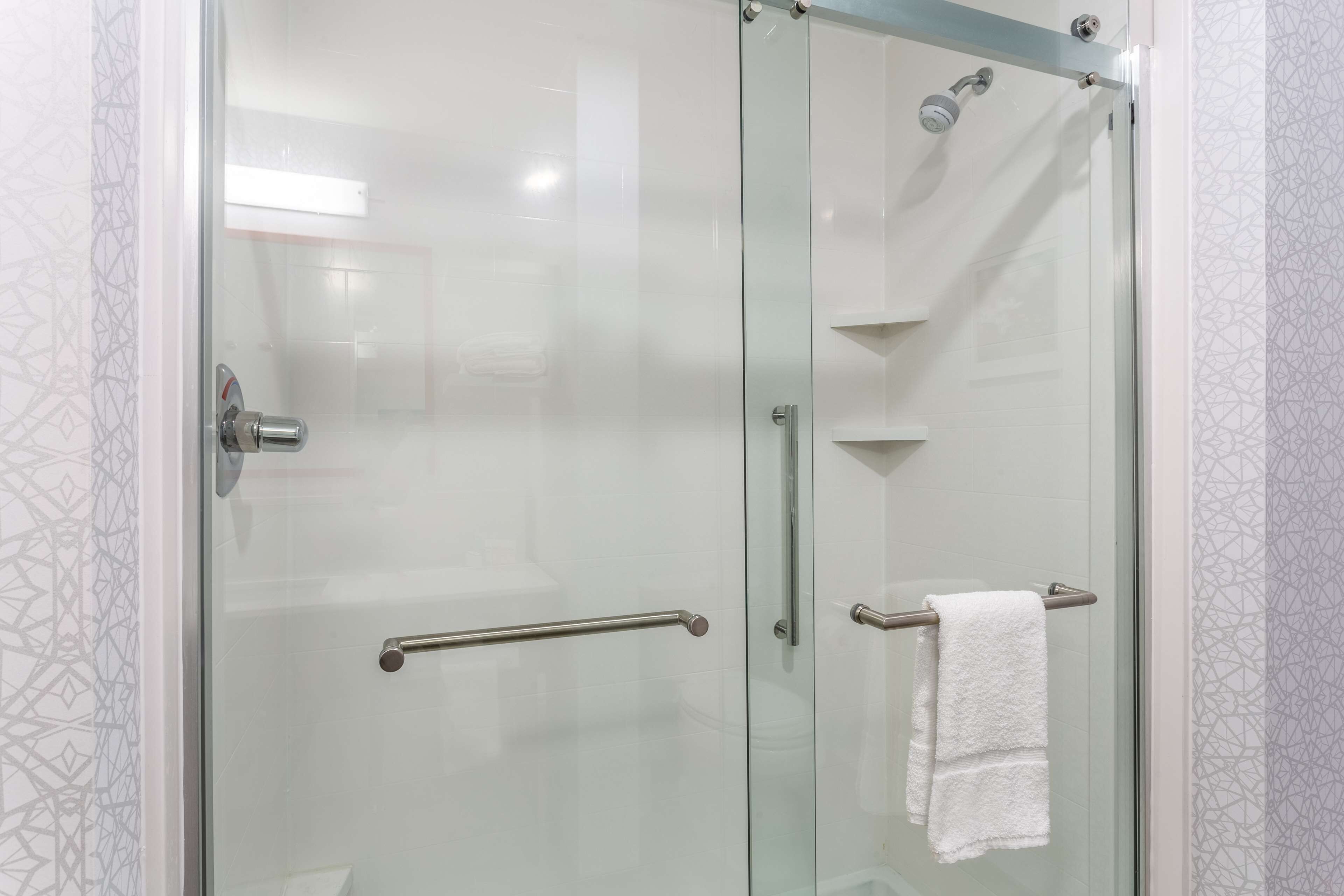 separate bathtub and shower, towels