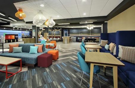 Lobby. Tru by Hilton Bryan College Station