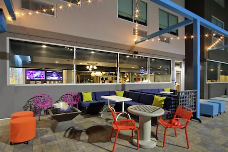 Terrace/patio. Tru by Hilton Bryan College Station