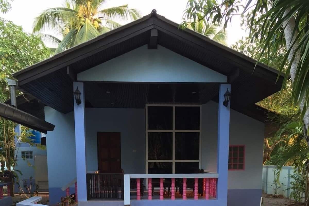 Standard Bungalow with Patio | 2 bedrooms, premium bedding, soundproofing, free WiFi