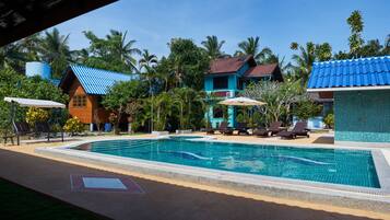 Outdoor pool, sun loungers