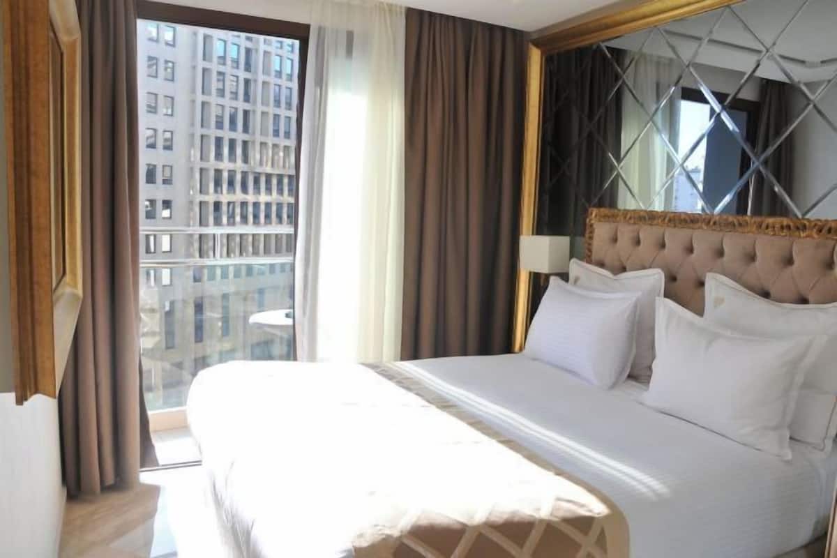 Premium bedding, pillowtop beds, free minibar items, in-room safe