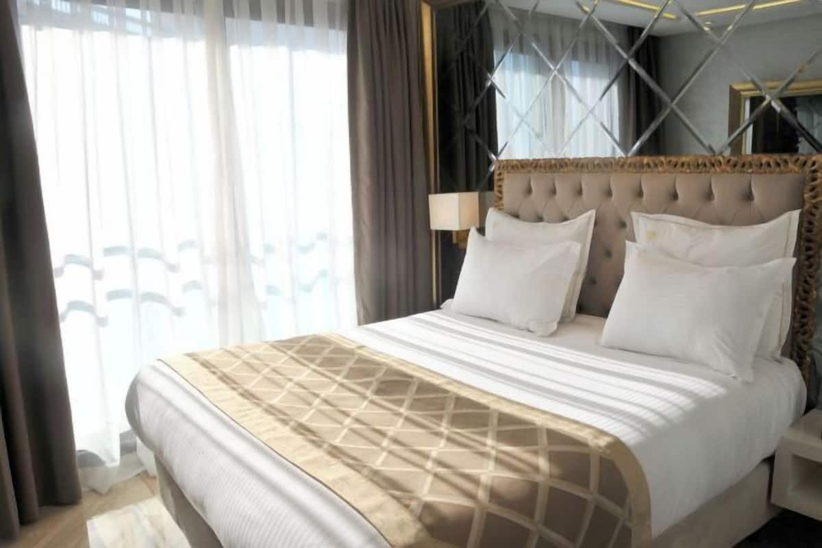 Premium bedding, pillowtop beds, free minibar items, in-room safe